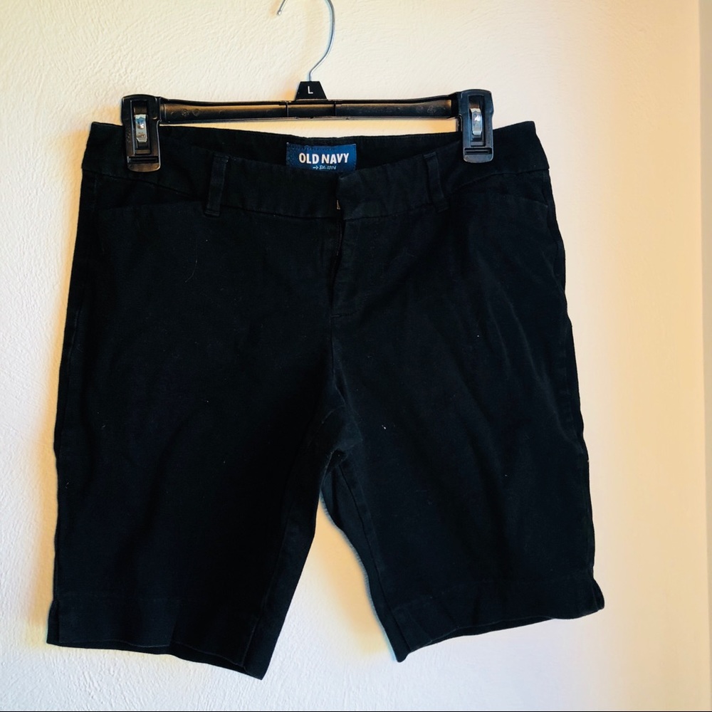 Gap Black Bermudas